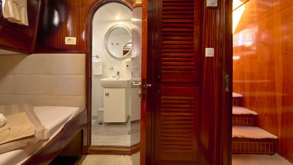 Cabin of the Gulet Linda with a view of a stylish bathroom.